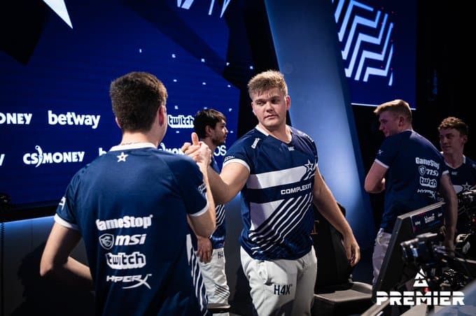 BlameF high fives his team mates after Complexity's win in London