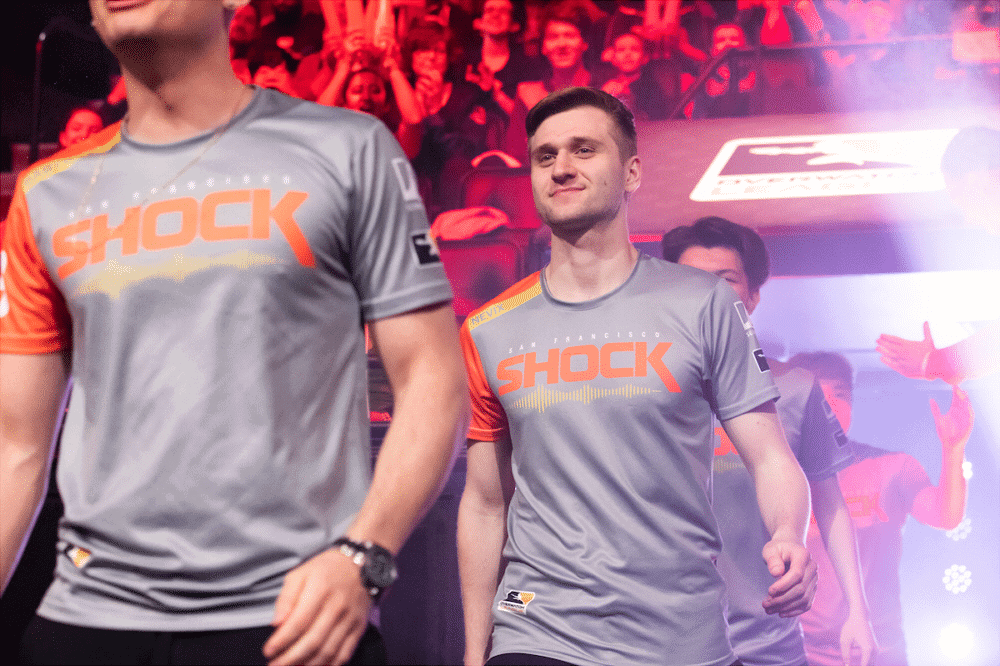 Nevix walks on stage with his former team, the San Francisco Shock