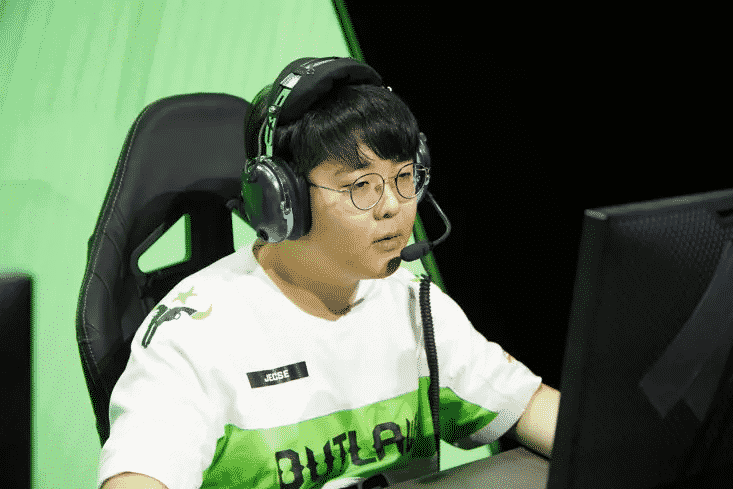 Seung-soo "Jecse" Lee competes during his time with the Houston Outlaws