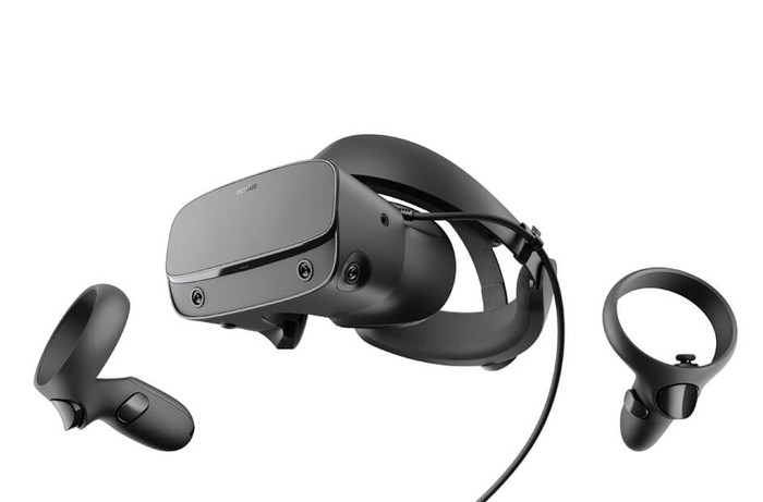 The Oculus Rift S headset with two controllers.