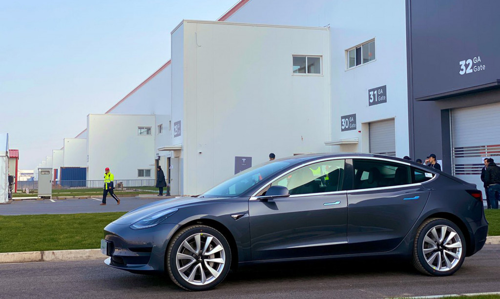 Tesla starts delivery of Chinese-made Model 3 sedans on December 30, 2020