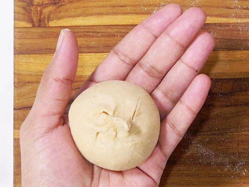aloo stuffed dough ball 
